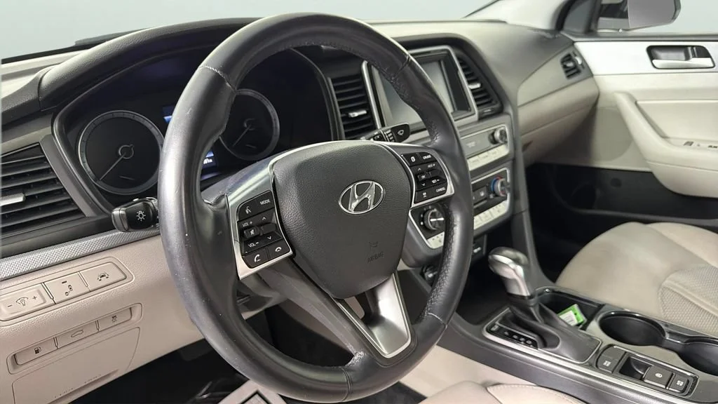 Used 2018 White Hyundai SEL image 24