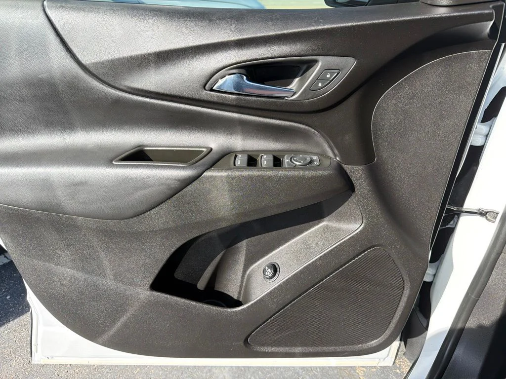 Used 2024 Summit White Chevrolet LT image 11