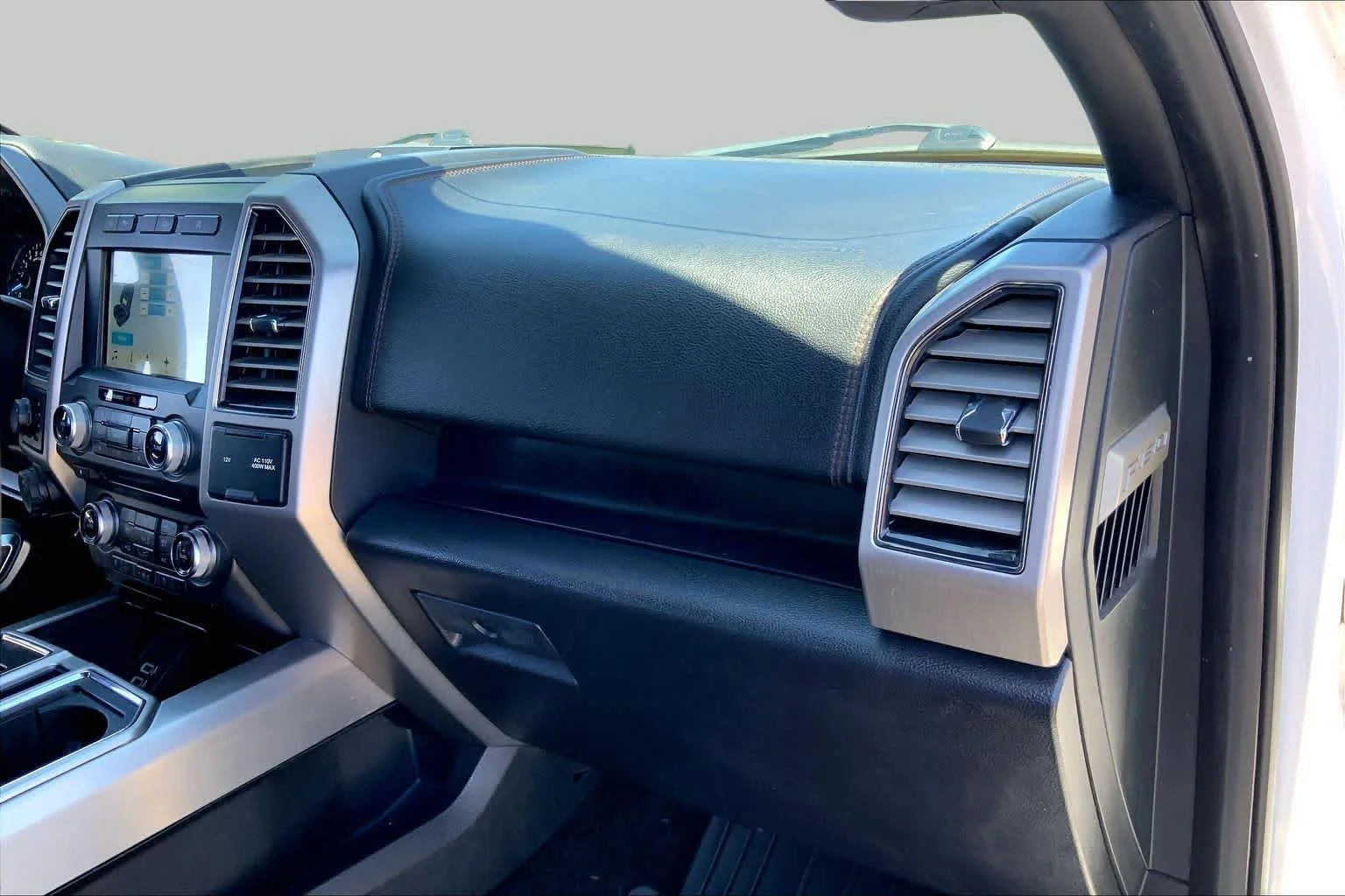 Used 2018 White Platinum Metallic Tri-Coat Ford Platinum image 16