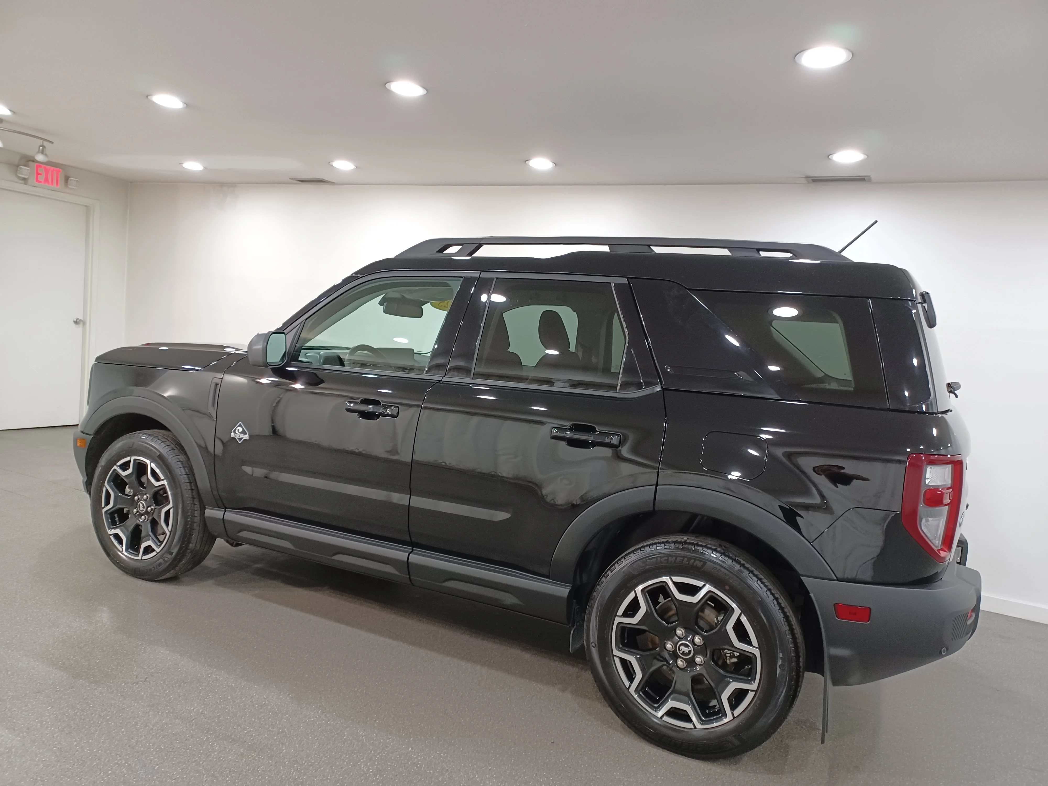 Certified Used 2025 Shadow Black Ford Outer Banks 4x4*Adaptive Cruise | Remote Start | Htd Leather | Htd Wheel | Lane Keep Assist image 7