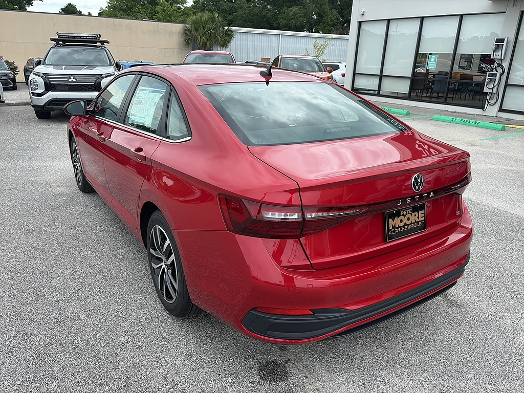 New 2026 Kings Red Metallic Volkswagen SE Auto image 6