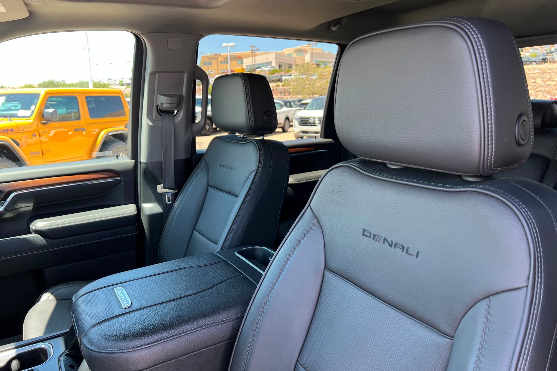 Used 2024 Onyx Black GMC Denali image 17