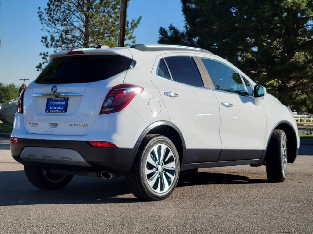 Used 2018 Summit White Buick Essence image 19