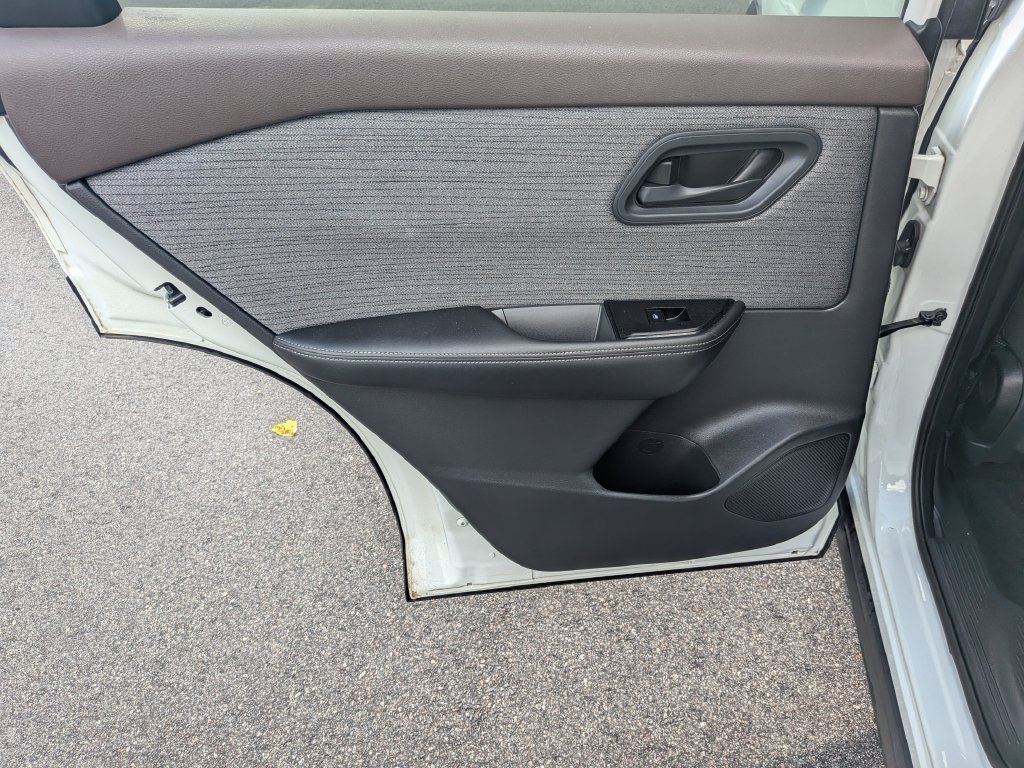 Used 2022 White Nissan S image 23