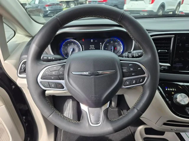 Used 2022 Gray Chrysler Touring L image 31