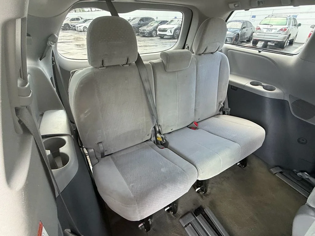 Used 2015 White Toyota LE image 10