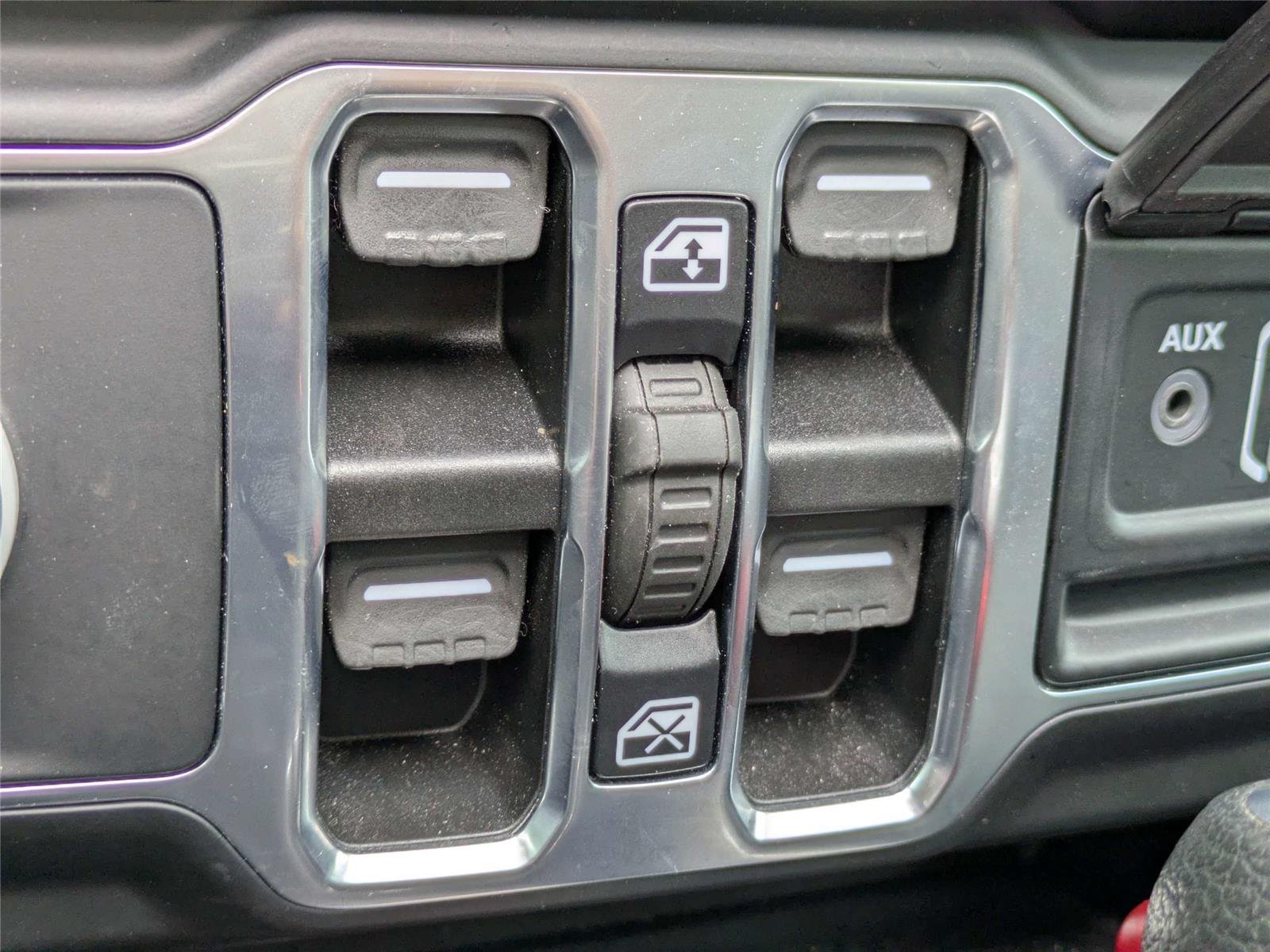 Used 2021 Bright White Clearcoat Jeep Unlimited Sport S image 27