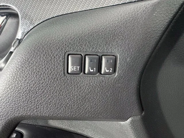 Used 2020 Blue Nissan SL image 33