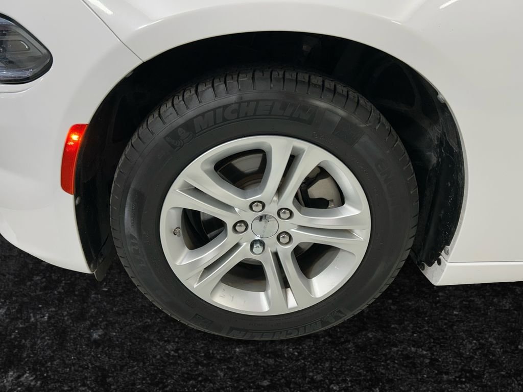Used 2023 White Dodge SXT image 26
