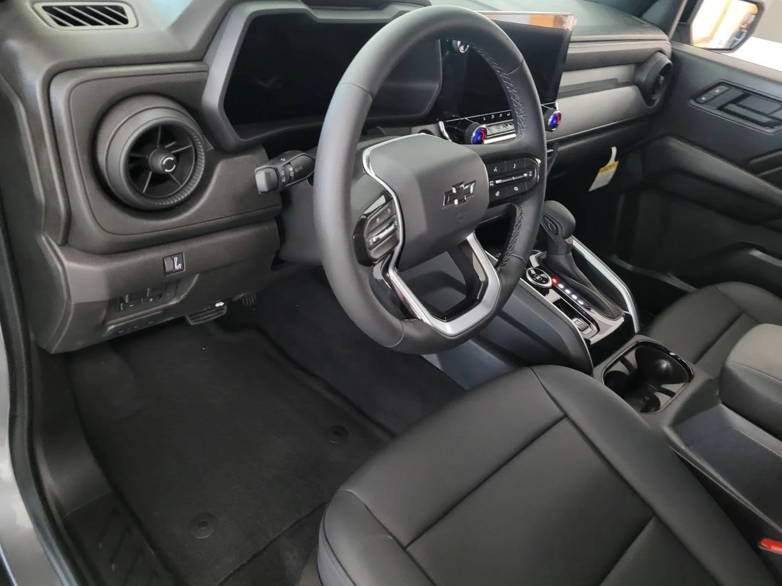 2026 Chevrolet Colorado Trail Boss - Photo 15