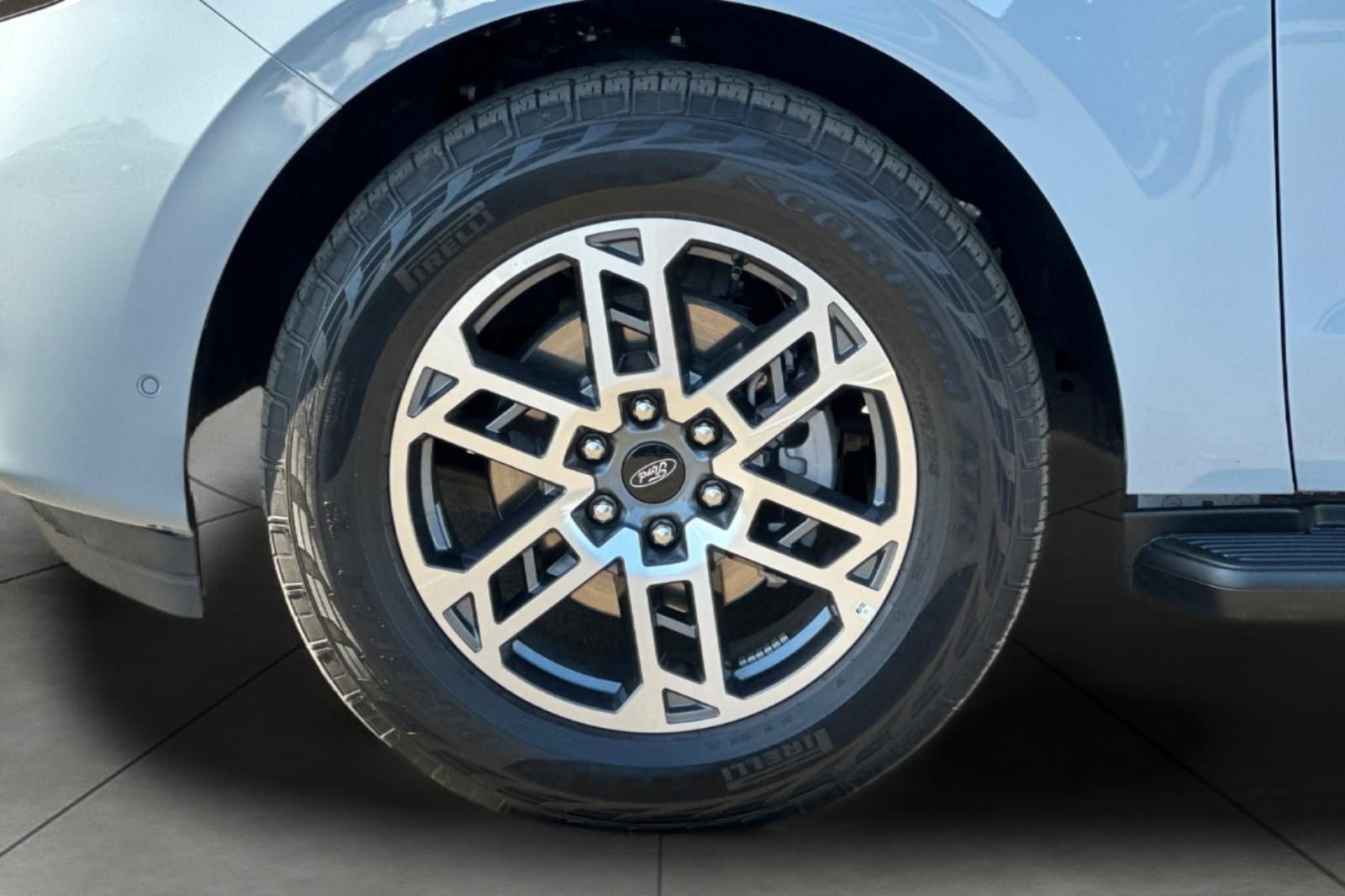 Used 2025 Gray Ford Active image 31