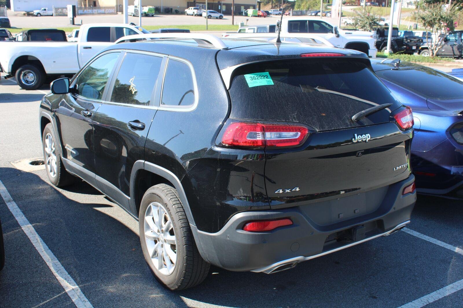 Used 2017 Diamond Black Crystal Pearlcoat Jeep Limited image 6
