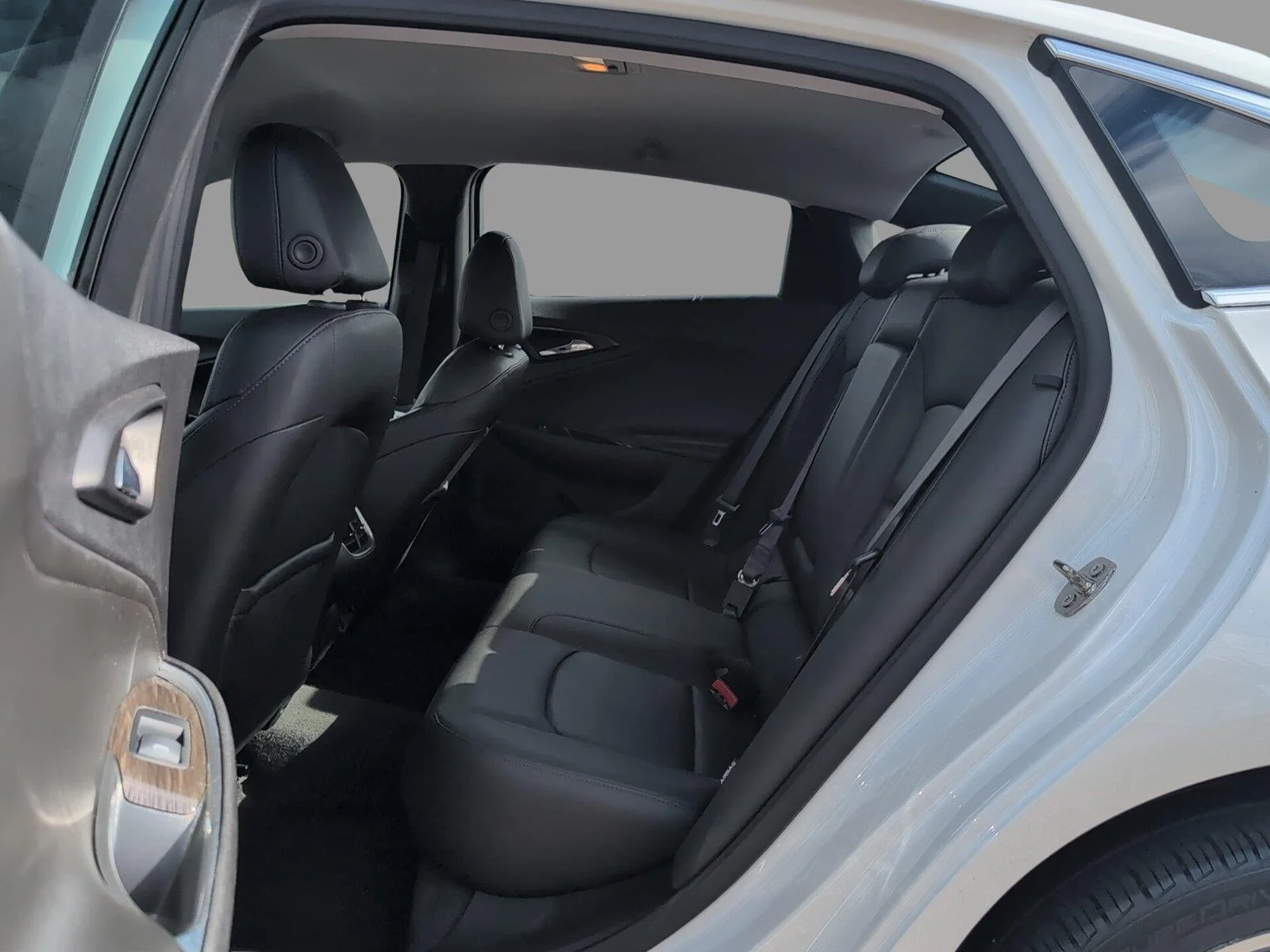 Used 2024 Summit White Chevrolet 2LT image 15
