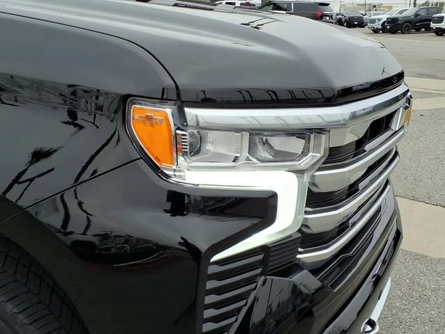 Used 2025 Black Chevrolet High Country image 2