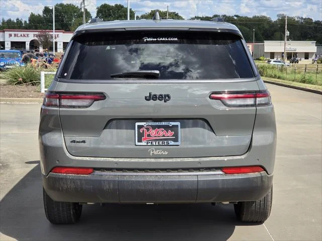 New 2027 Sting-Gray Clear-Coat Paint Jeep Laredo Altitude image 4