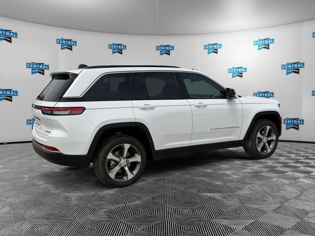 New 2026 Bright White Clear-Coat Exterior Paint Jeep Limited image 5