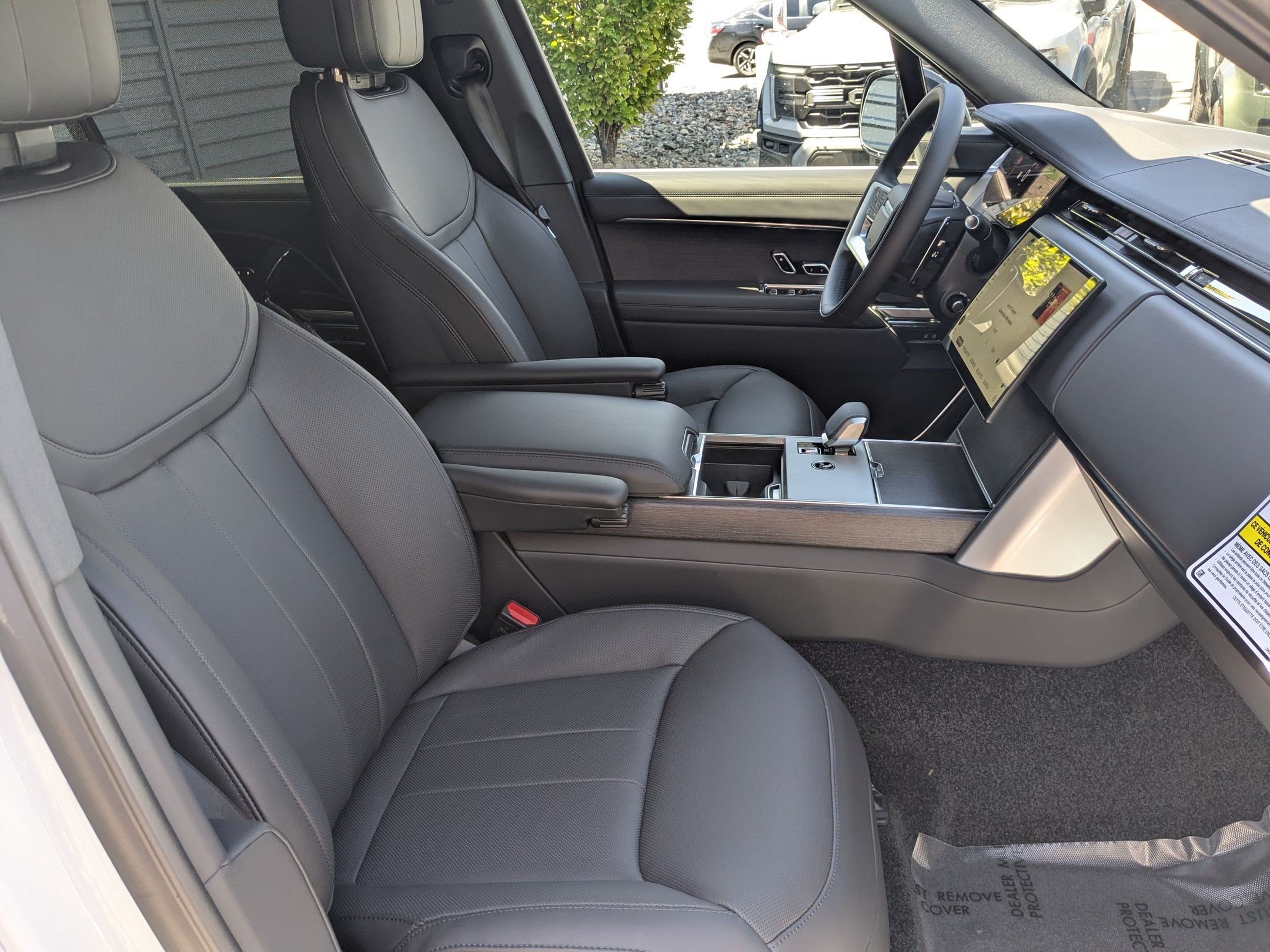 New 2026 Fuji White Land Rover P400 SE LWB 7 Seat image 32