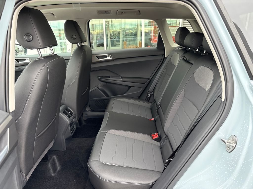 New 2026 Monument Gray w/Dp Blk Rf Volkswagen 1.5T SE Black image 24