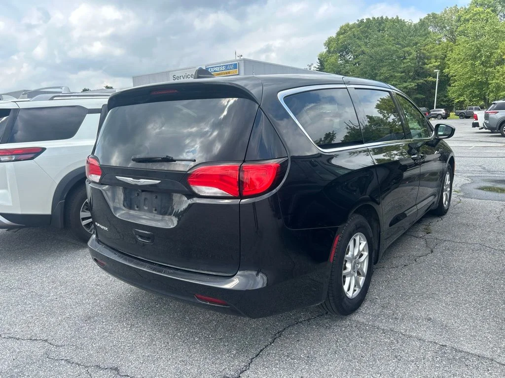 Used 2021 Black Chrysler LX image 4