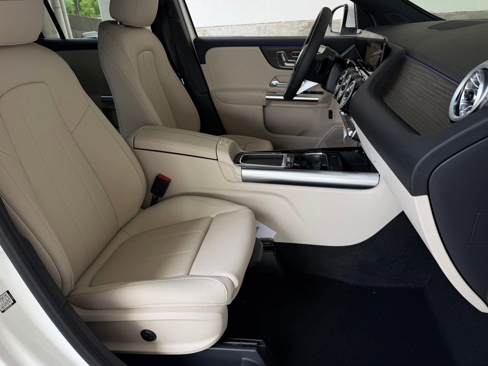 New 2026 Polar White Mercedes-Benz GLA 250 image 40
