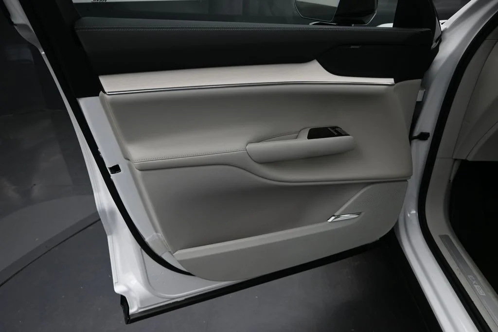 New 2026 Crystal White Volvo Twin Motor Plus image 9