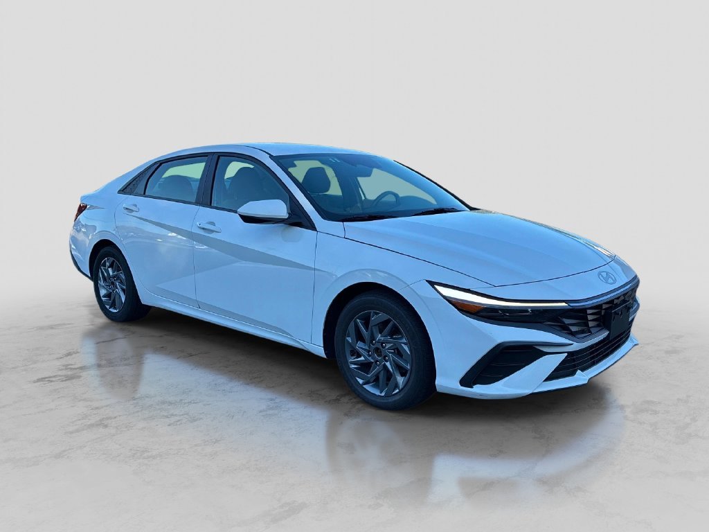 Used 2024 White Hyundai SEL image 3
