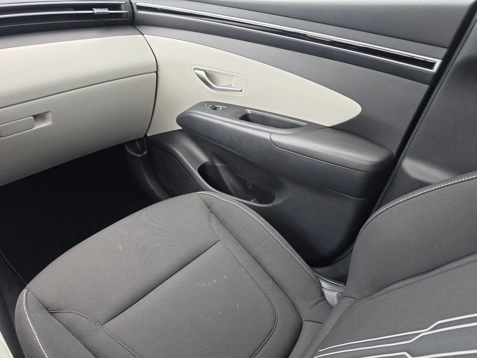 Used 2024 Black Hyundai SEL image 21