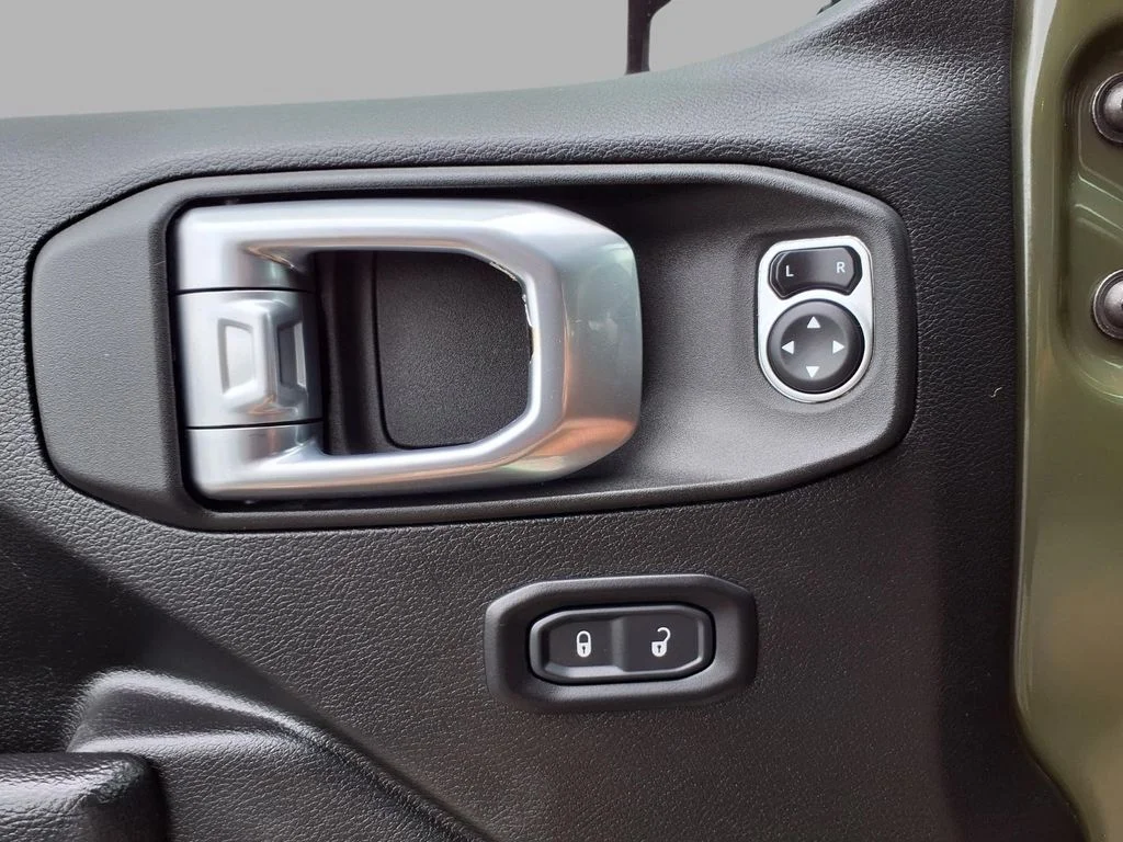 Used 2022 Green Jeep Sport image 17
