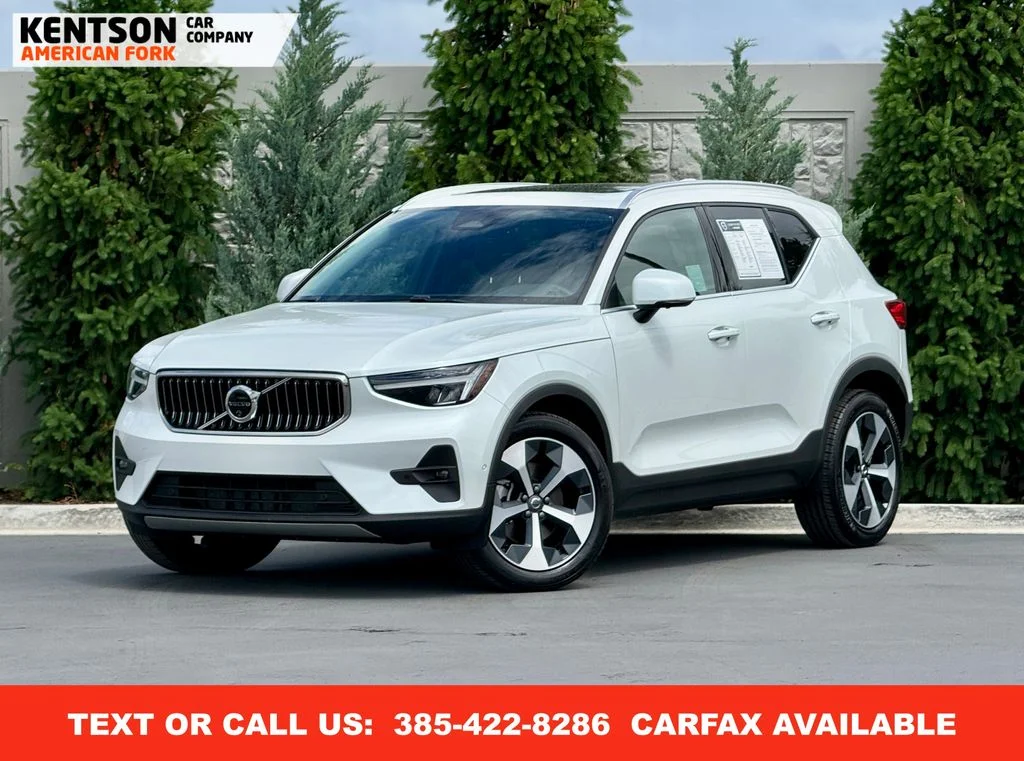 2025 Volvo XC40 B5 Plus Bright AWD's photo