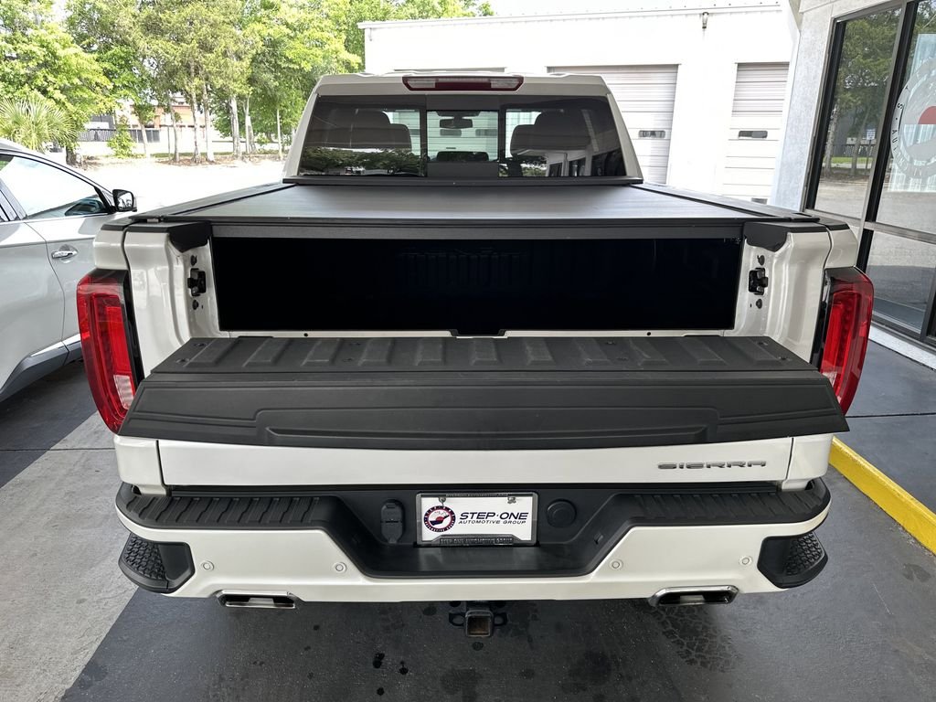 Used 2022 White GMC Denali image 32