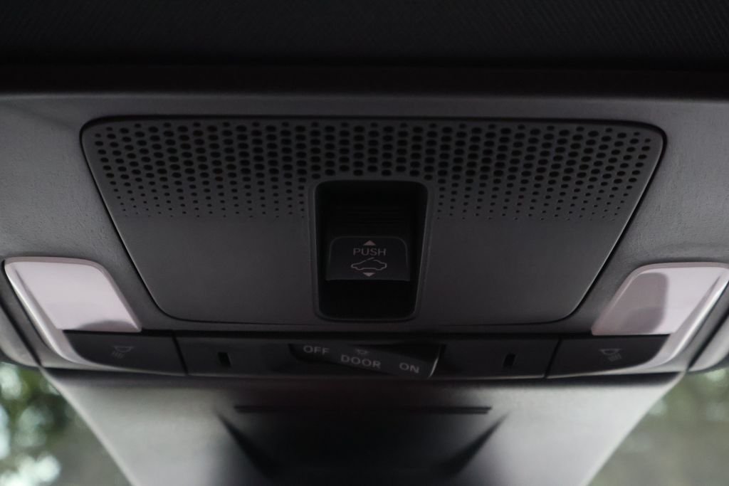 Used 2024 White Honda Base image 25