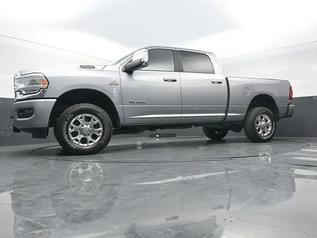 Used 2024 Silver Ram Laramie image 43