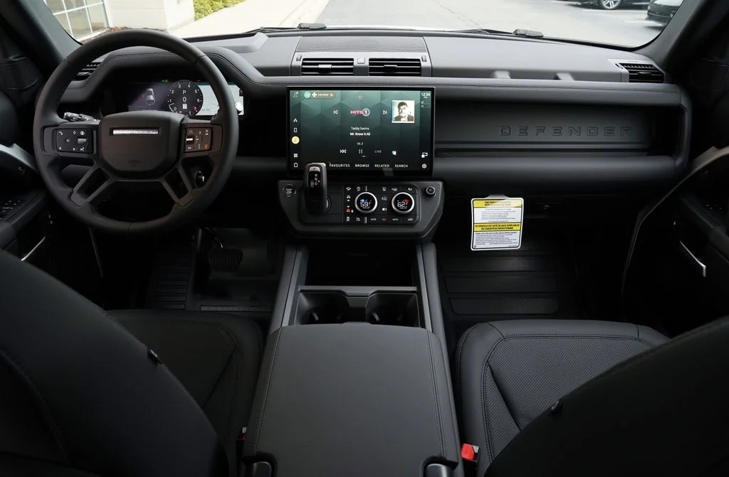 New 2026 Fuji White Land Rover X-Dynamic SE image 9