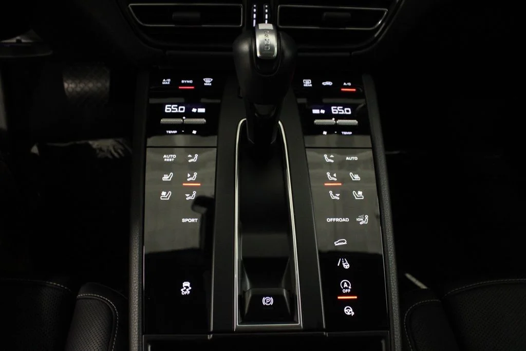 Used 2025  Porsche  image 24