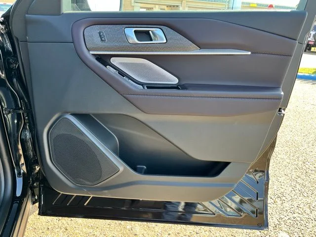 New 2026 Agate Black Metallic Ford Platinum™ image 24