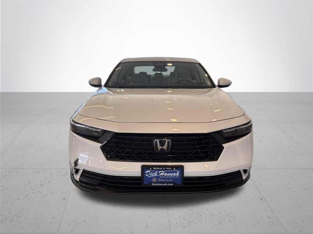 Used 2023 White Honda EX image 3
