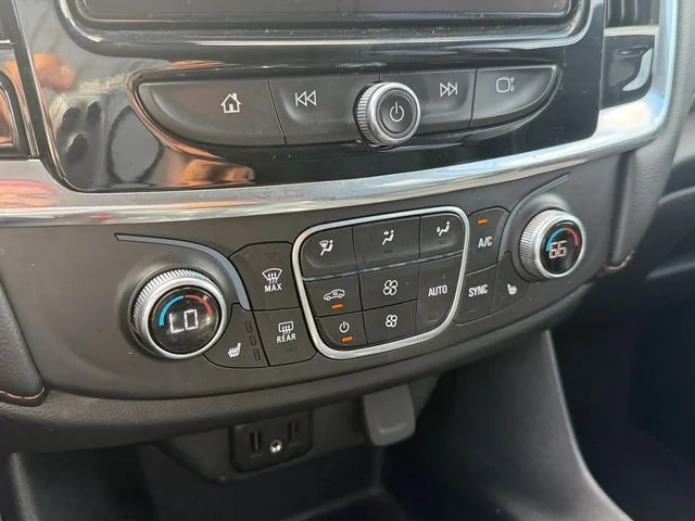 Used 2020 White Chevrolet 3LT image 28