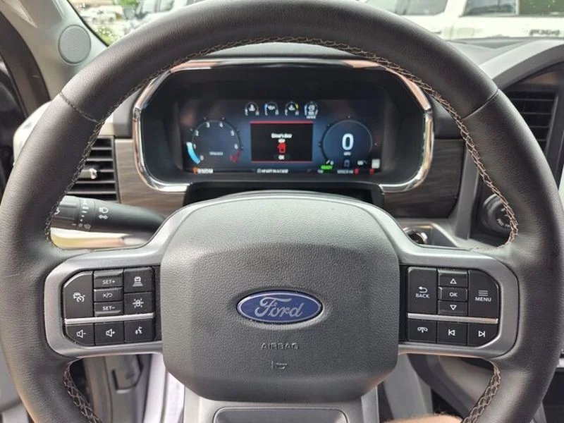 Used 2025 Agate Black Metallic Ford LARIAT image 26