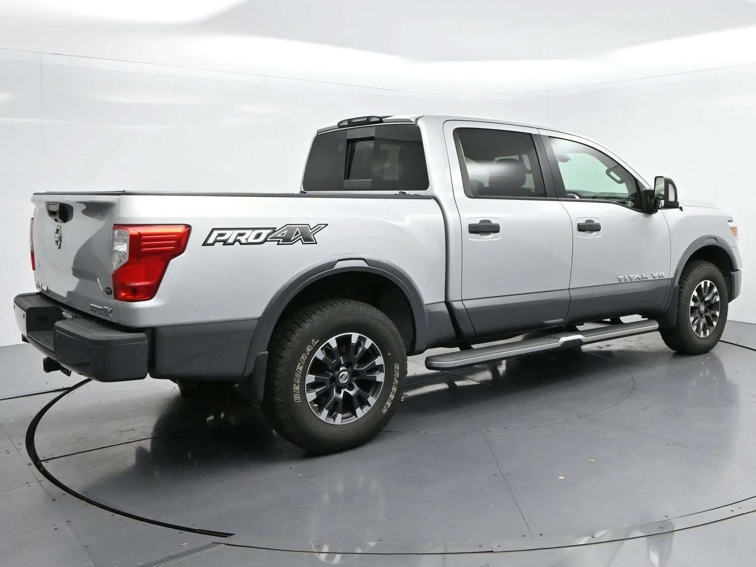 Used 2018 Brilliant Silver Nissan PRO-4X image 7
