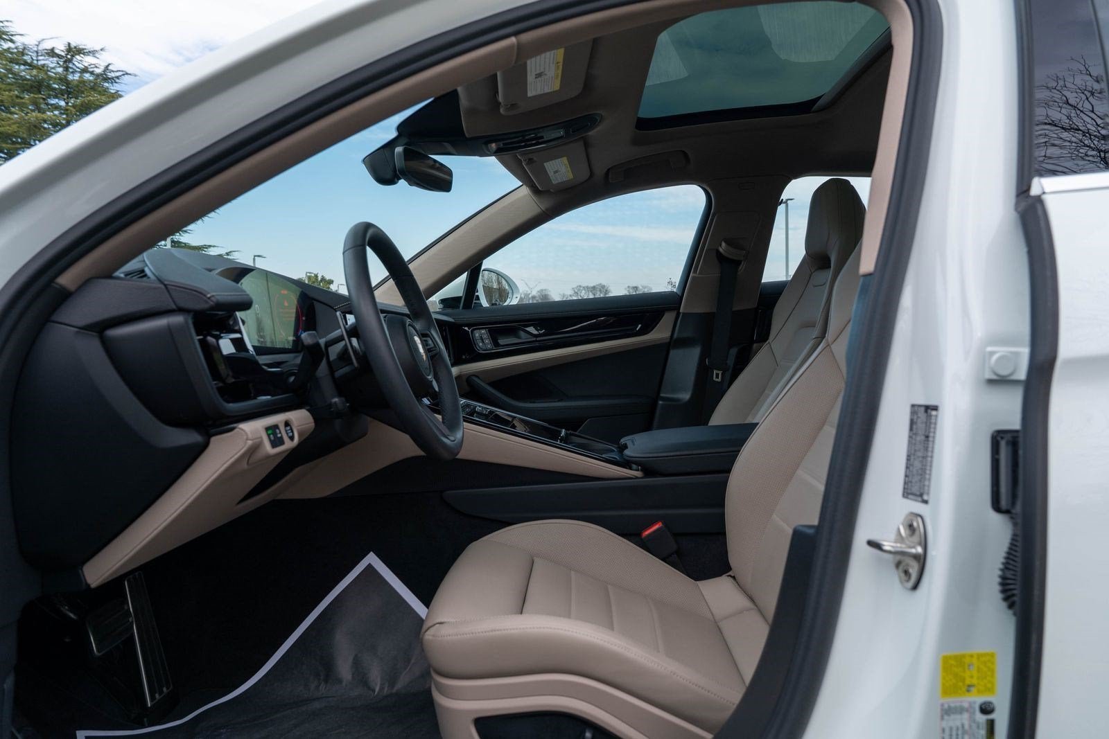 Used 2025 White Porsche  image 25