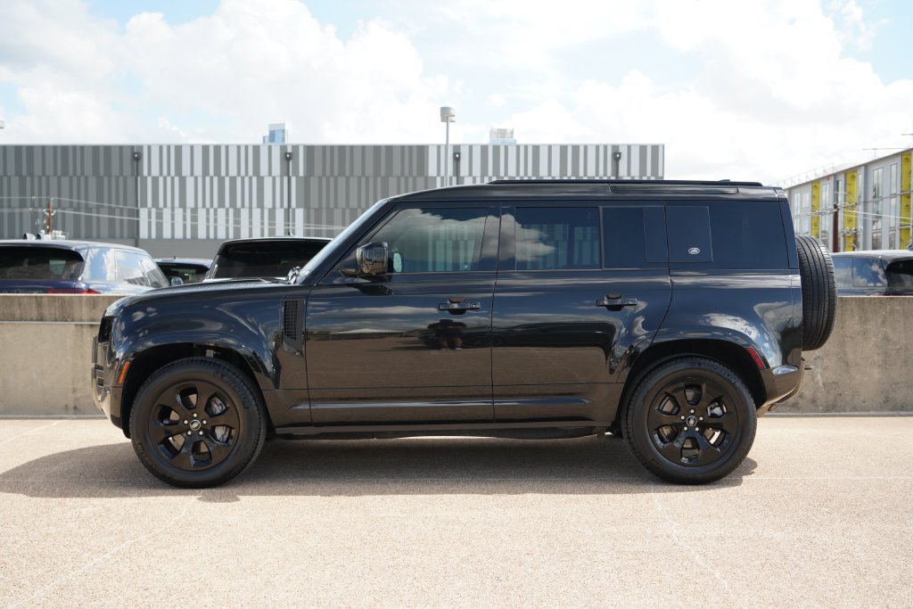 Used 2022  Land Rover X-Dynamic SE image 6