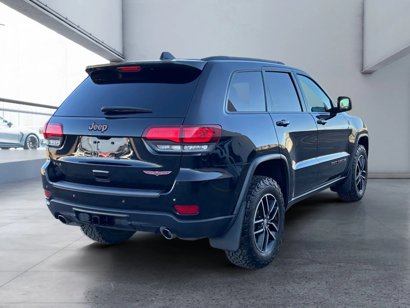 Used 2017 Black Jeep Trailhawk image 5