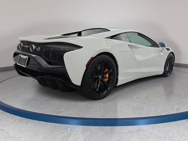 Used 2023  McLaren TechLux image 5