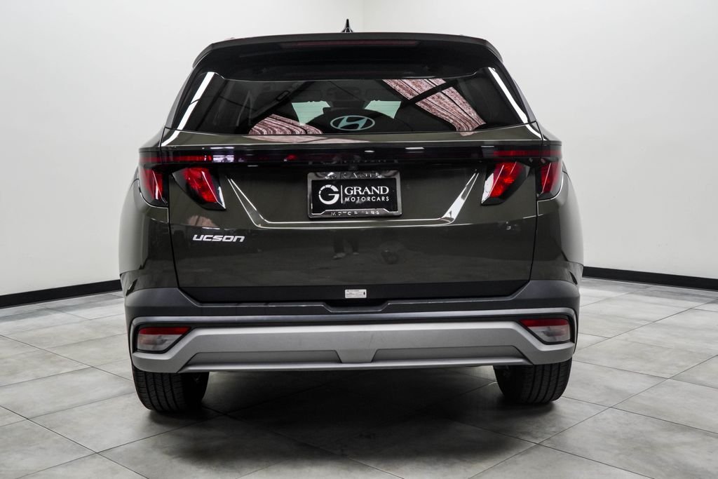 Used 2025 Green Hyundai SEL image 9