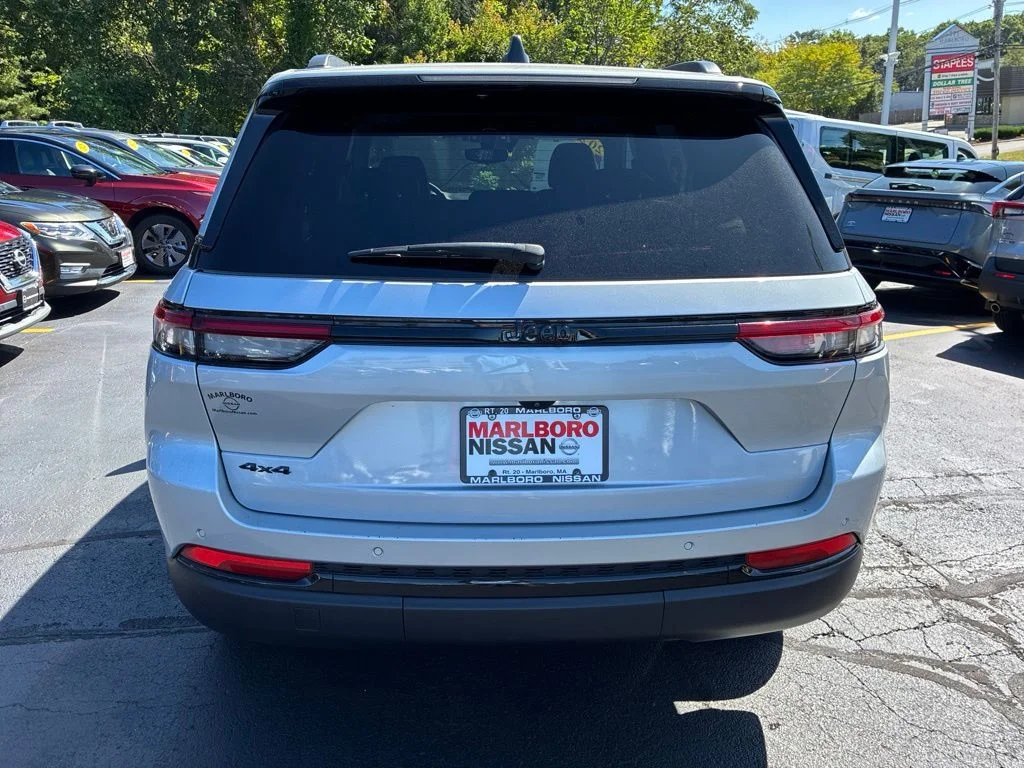 Used 2024 Silver Jeep Altitude X image 6