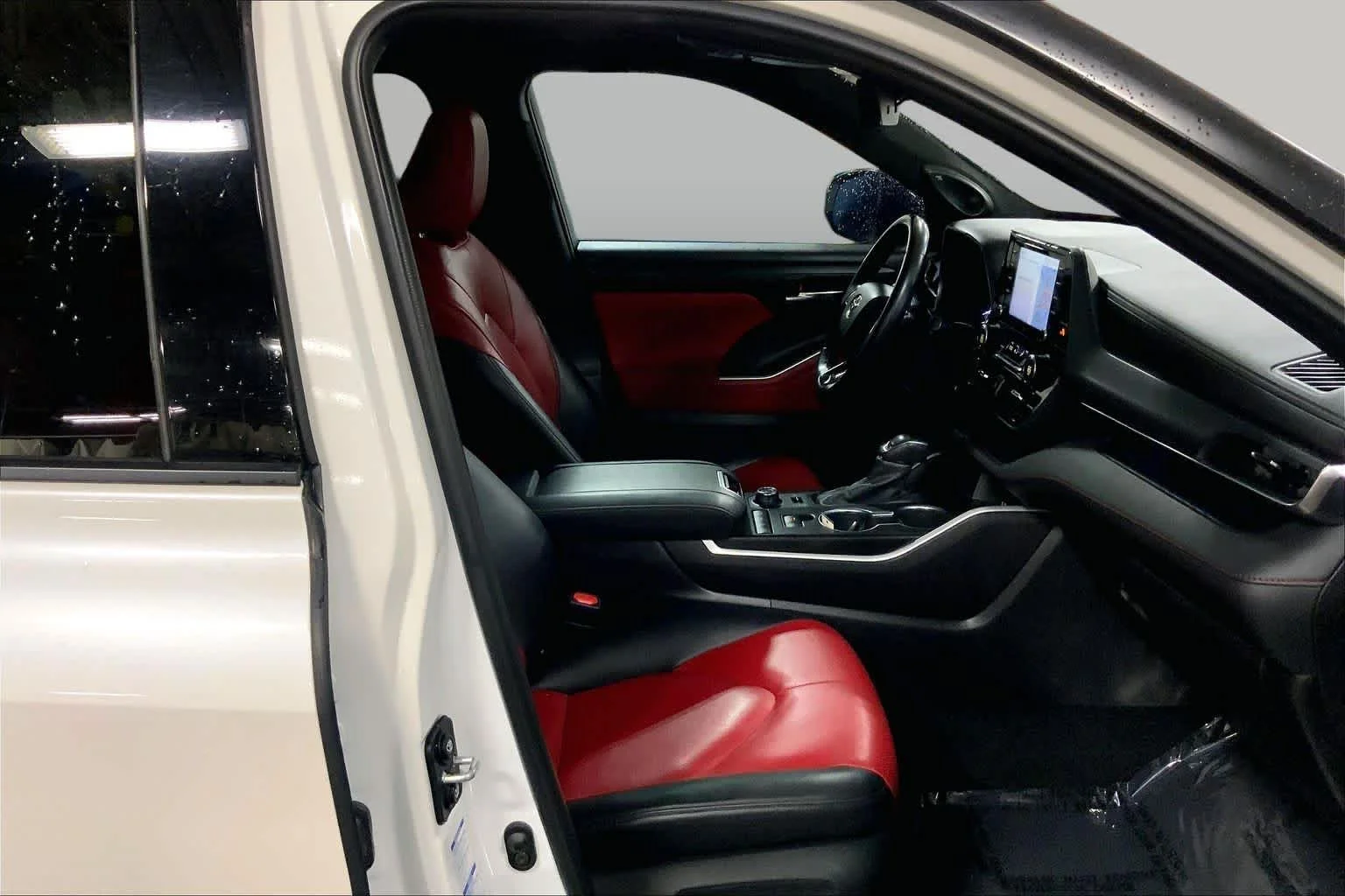 Used 2021 Blizzard Pearl Toyota XSE image 9