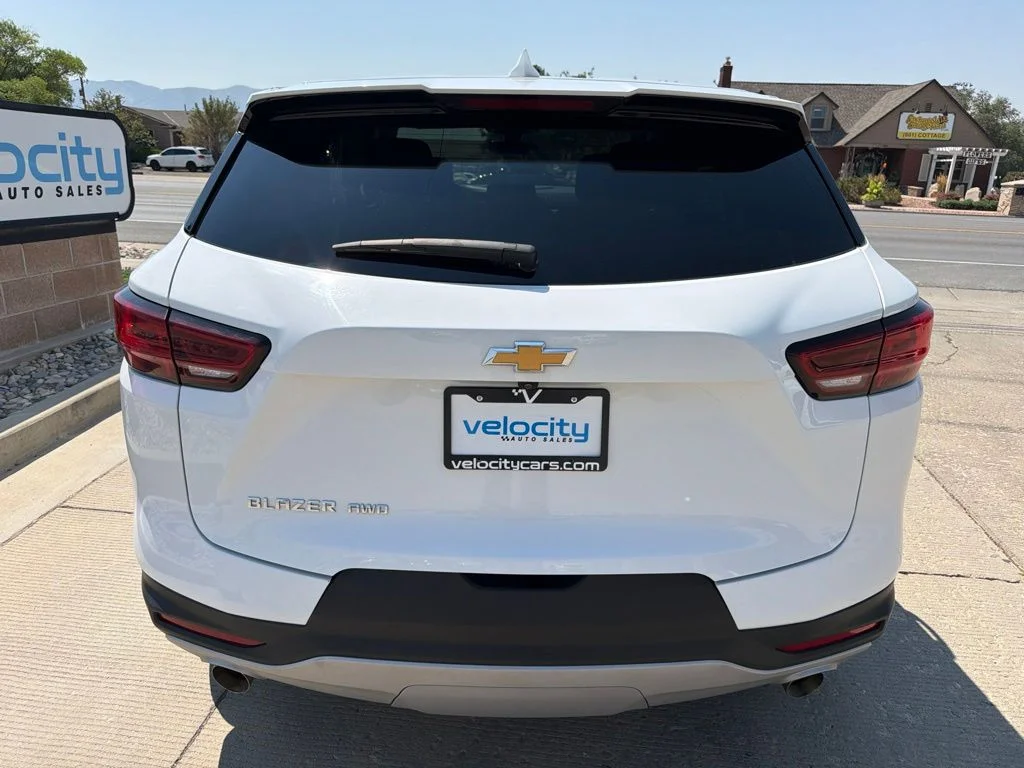 Used 2025 White Chevrolet LT image 4