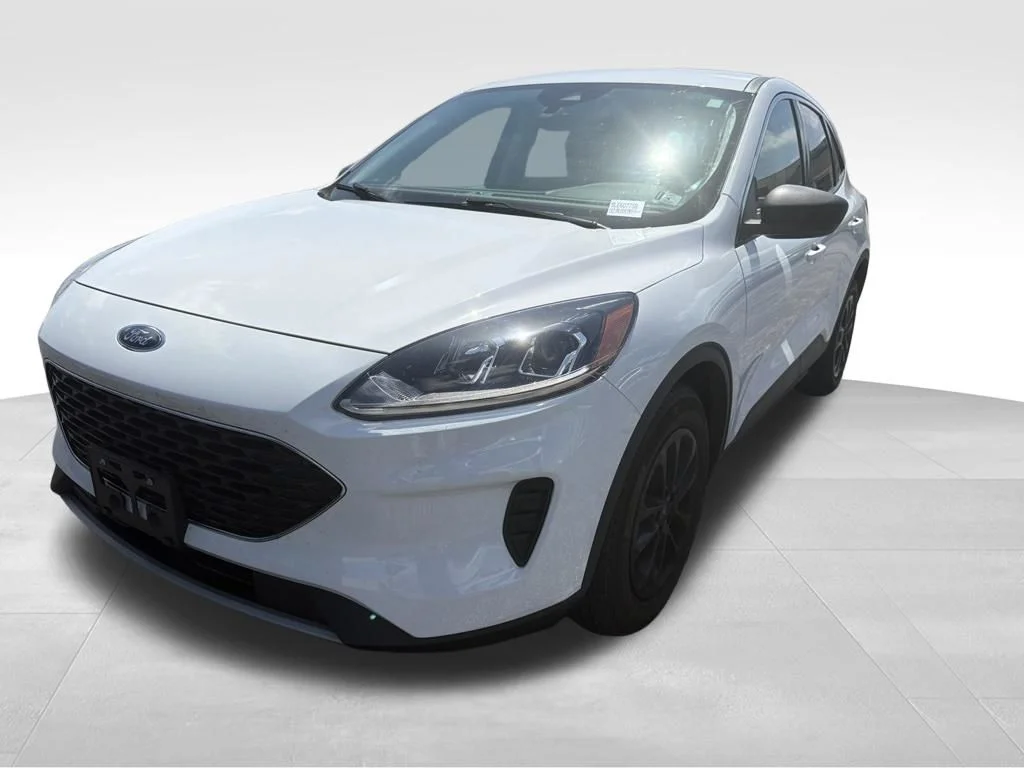 Used 2022 White Ford SE image 8