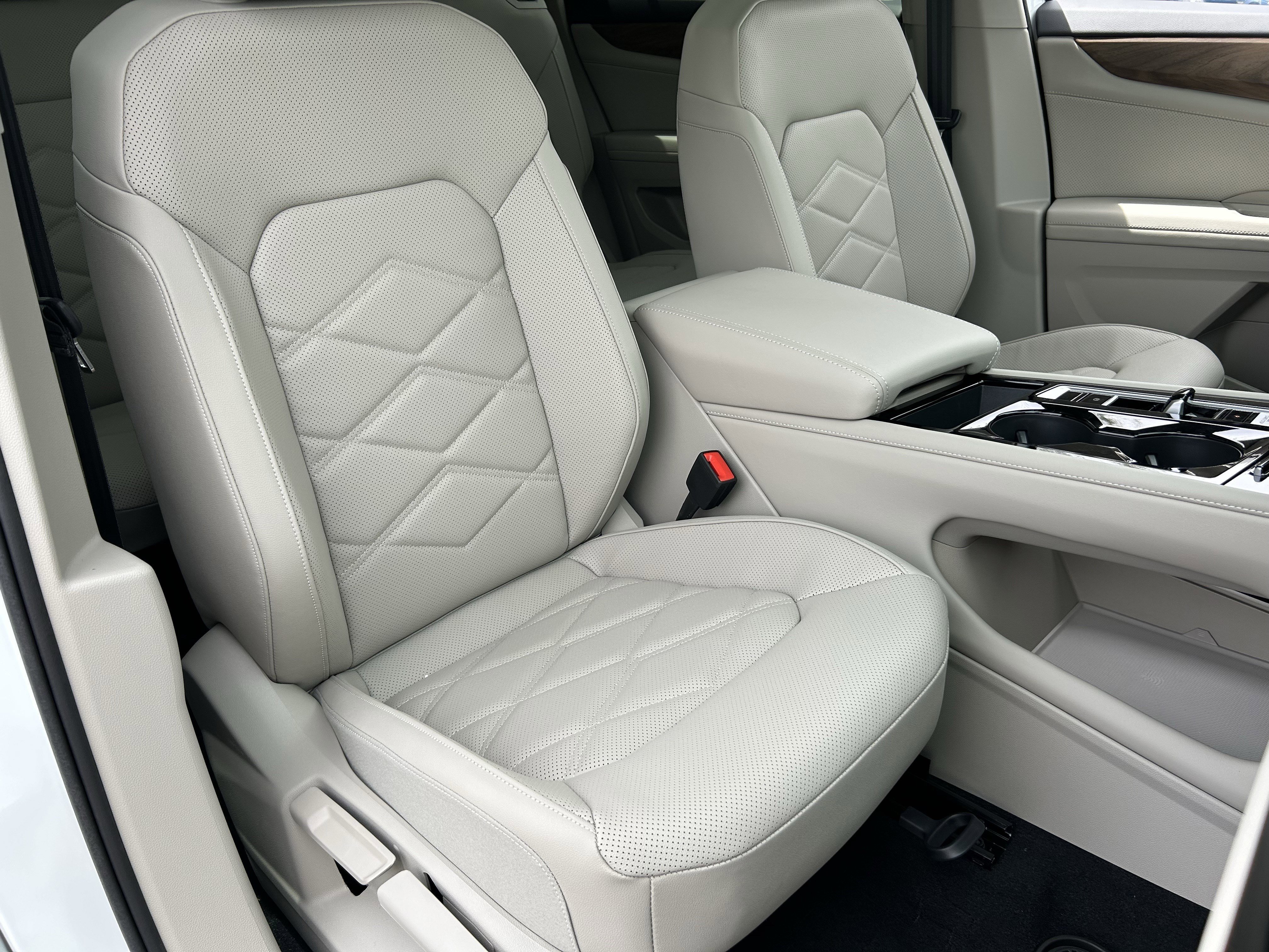New 2026 Opal White Pearl Volkswagen 2.0T SE w/Technology image 6