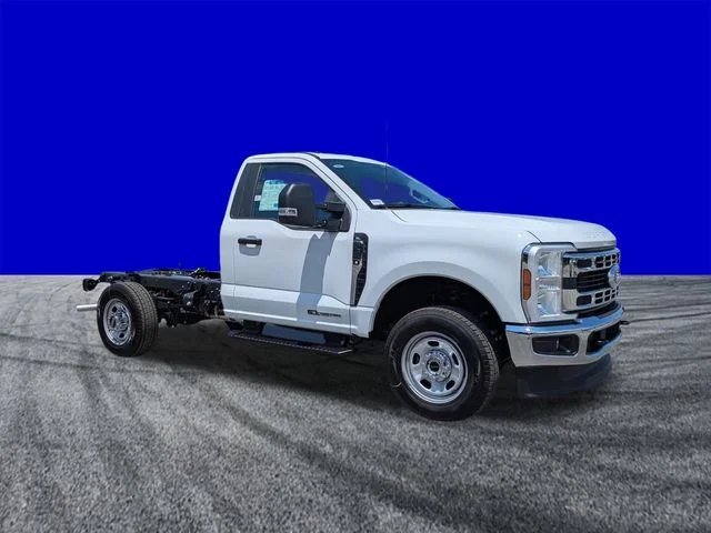 2026 Ford F-350 Super Duty Chassis Cab XL - Photo 2